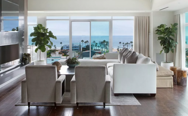 Kombinasi kaca dan logam untuk tampilan modern